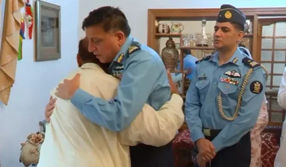 Air Chief Marshal Zaheer Ahmed Babar visits the home of Squadron Leader Usman Yousuf, who was martyred in the battle of Haqq.