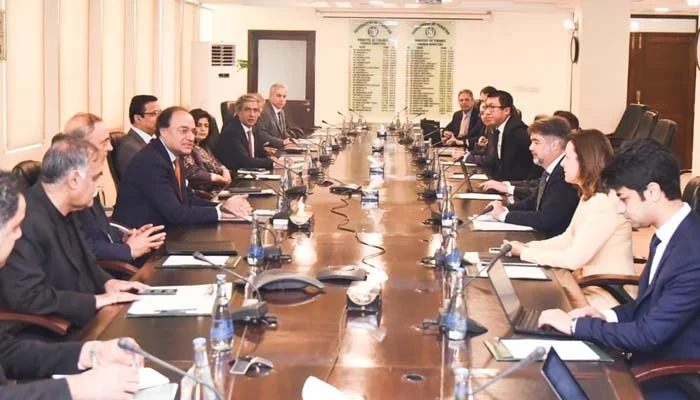 Second round of budget talks with IMF, talks to reduce income tax on salaried workers