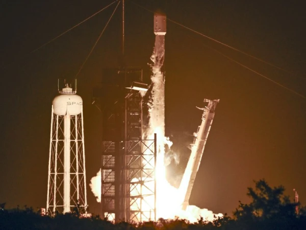 SpaceX launches more high-speed internet satellites into space