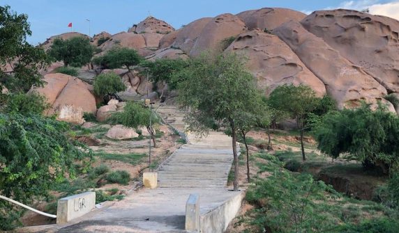 11 tourists who went to explore the mountainous area