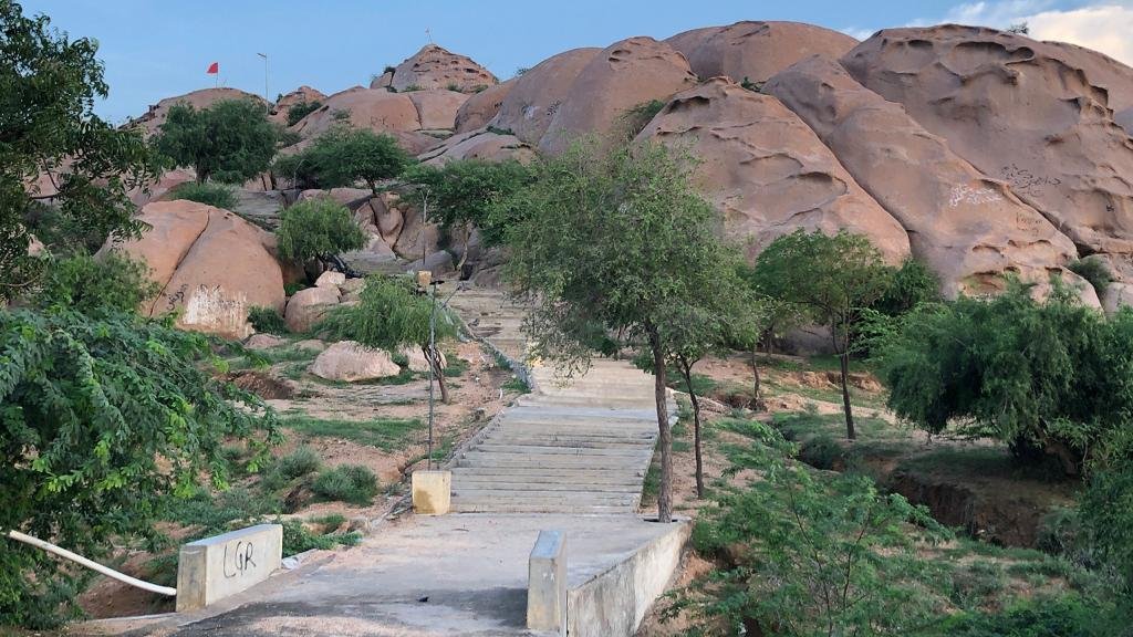11 tourists who went to explore the mountainous area