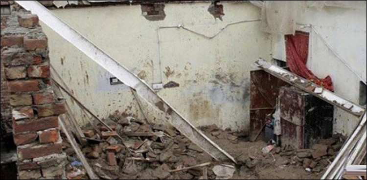 6 women buried under rubble