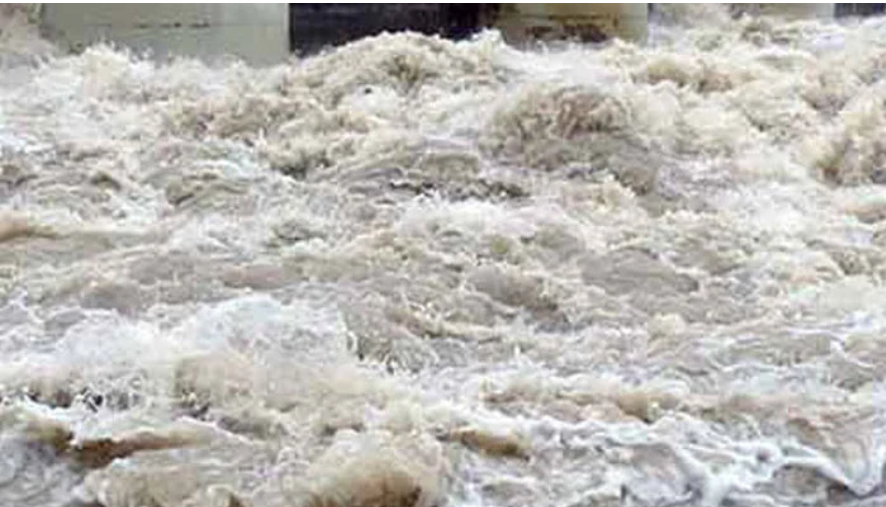 A large flood of the Indus River has entered the limits of DG Khan.