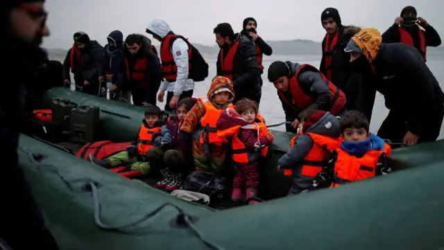 Britain and France reach agreement to arrest and deport illegal immigrants