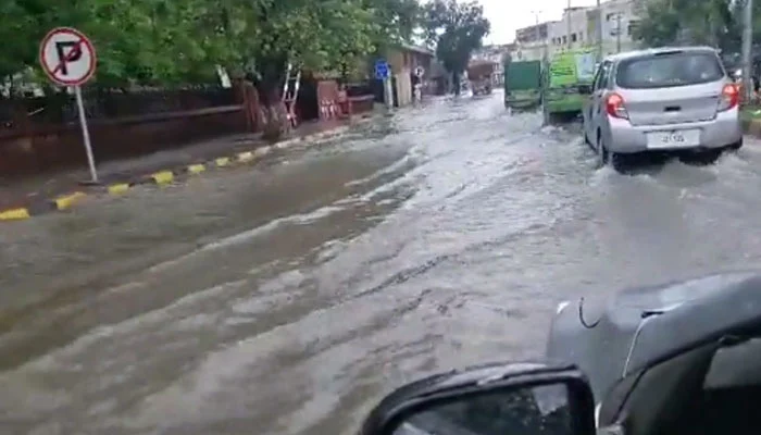 Clouds fell in Lahore early in the morning