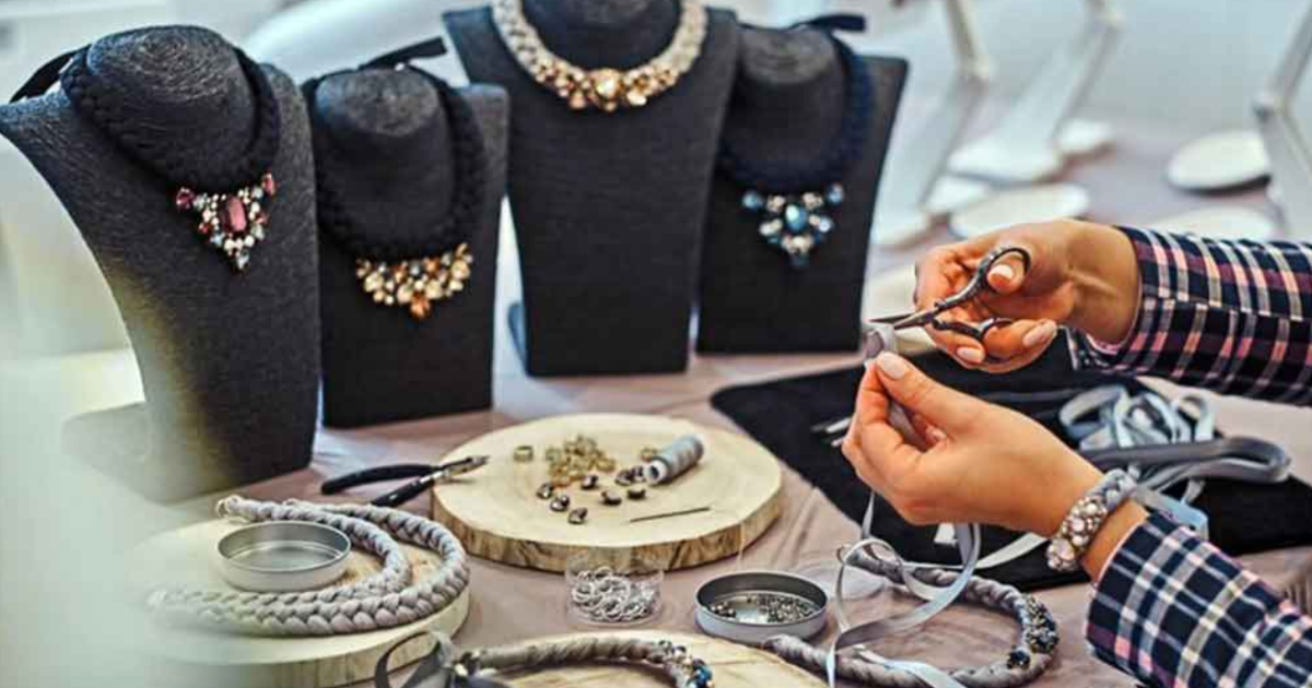 Dubai Police return diamonds worth $300,000 to their rightful owners