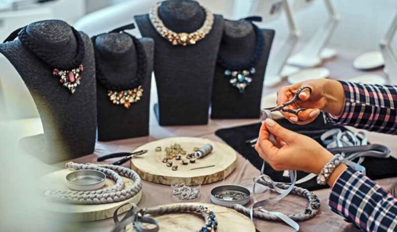 Dubai Police return diamonds worth $300,000 to their rightful owners