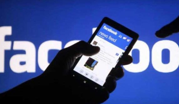 Facebook deletes 10 million fake profiles