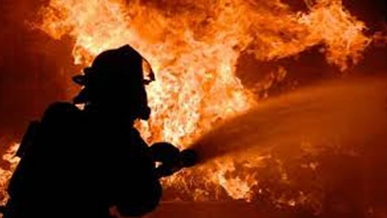 Fire breaks out in more than 30 junk warehouses in Sohrab Goth