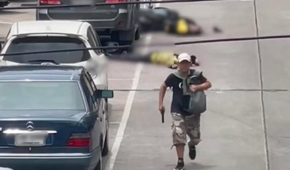 Gunman kills 5 people in public, shoots himself
