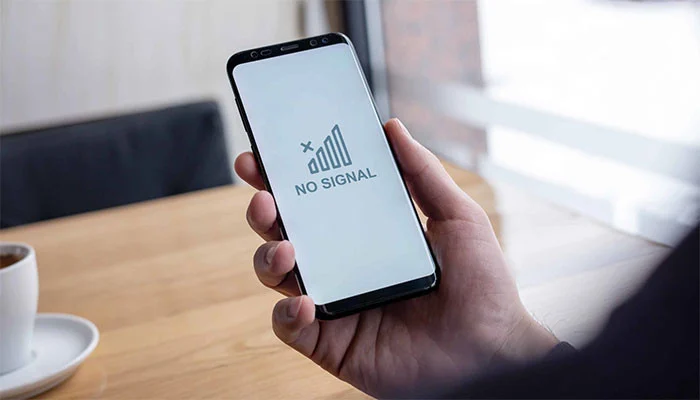 Mobile phone service begins to be shut down in Karachi