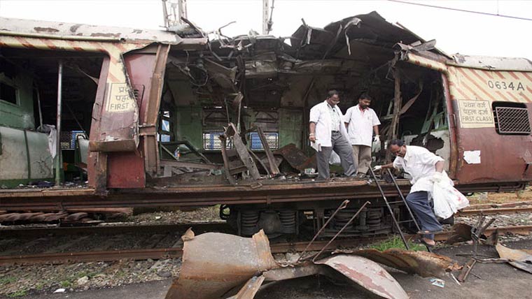 Mumbai High Court acquits 12 accused in 2006 train bombings
