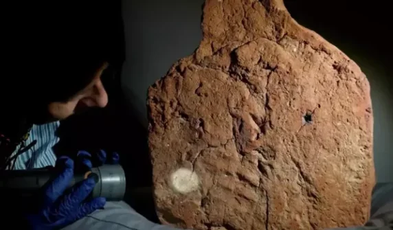 Mysterious 4,000-year-old handprint discovered on Egyptian artifacts