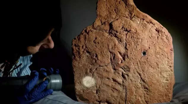 Mysterious 4,000-year-old handprint discovered on Egyptian artifacts