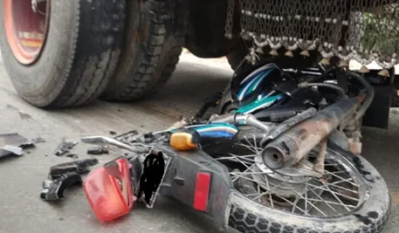 Speeding dumper crushes motorcyclist at Malir Court