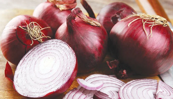 Surprising benefits of eating raw onions
