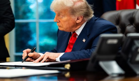 Trump signs executive order lifting sanctions on Syria