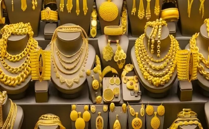price of gold per tola has increased
