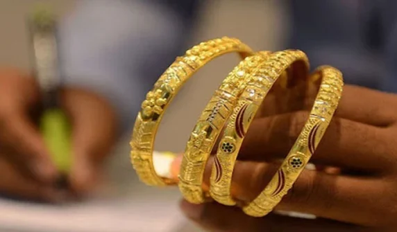price of gold per tola has increased