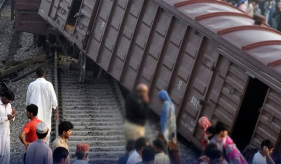 train derailed from the track