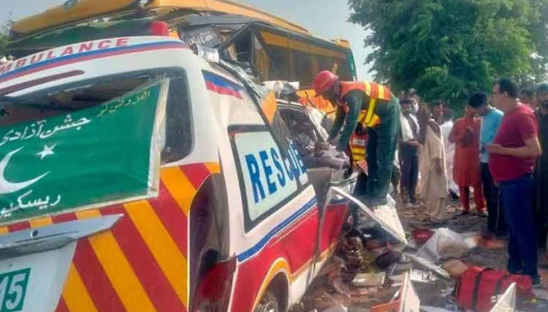 6 killed, 3 injured in collision between passenger bus and ambulance in Rahim Yar Khan