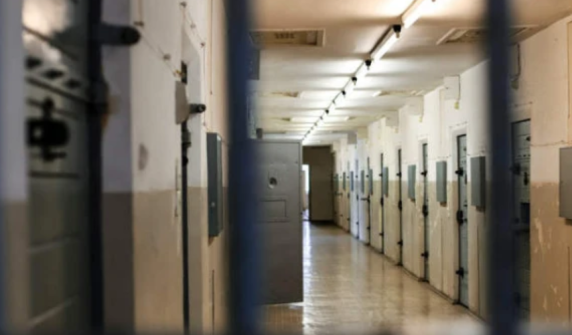 A citizen changed his gender to be imprisoned in a women's prison