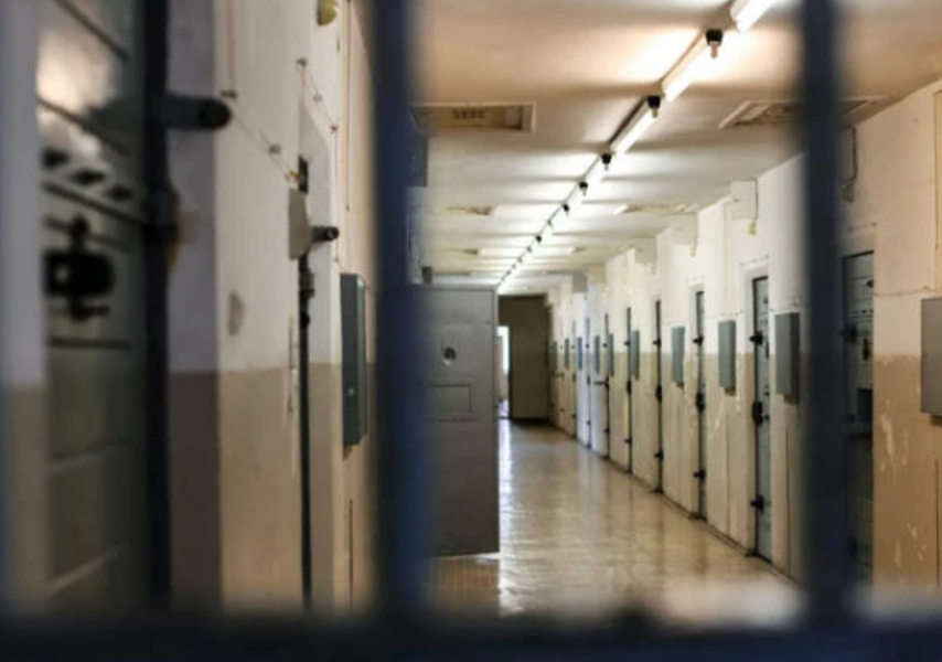 A citizen changed his gender to be imprisoned in a women's prison