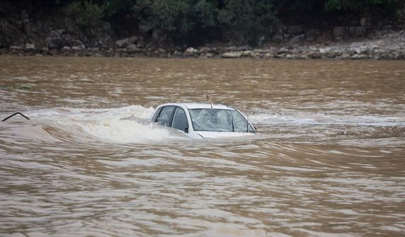 A family was swept away in a river while following Google Maps