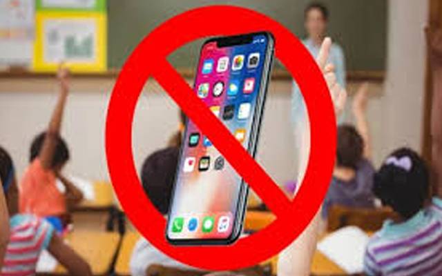 An Asian country has banned the use of smartphones in schools.