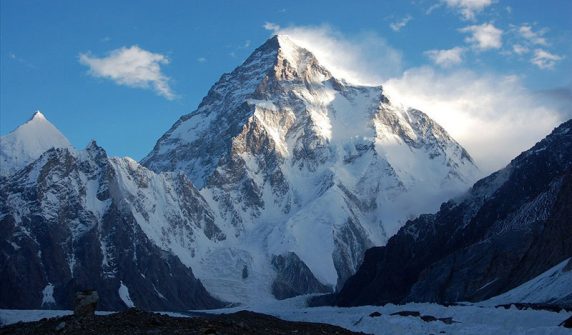 Chinese climber dies after being hit by rocks while descending from K-2