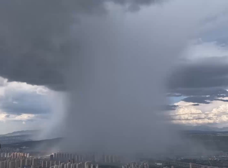 Cloudburst in China, scenes captured on camera
