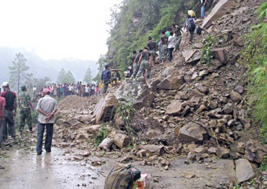 Gilgit: 8 volunteers buried under debris after landslide in Dniyur drain
