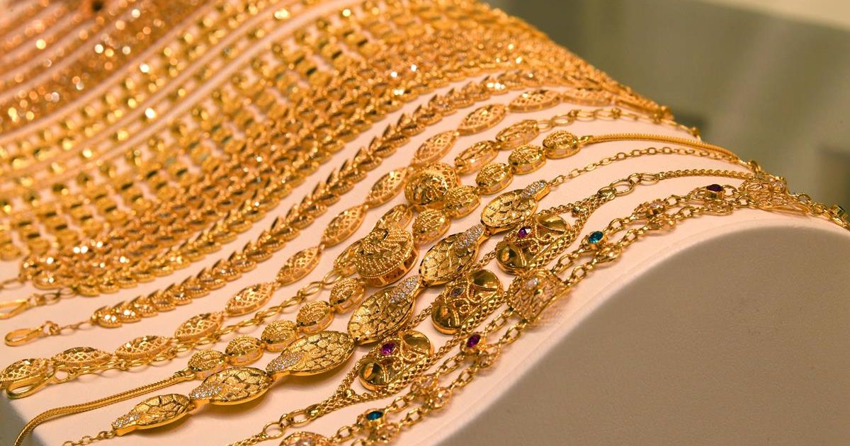 Gold prices fall after 3 consecutive days of increase