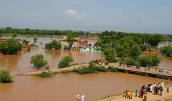 Hundreds of settlements submerged in floods in Punjab, 1 million people affected, crops destroyed, alert issued in Sindh and Balochistan