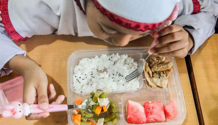 Hundreds sickened after eating unsafe school food