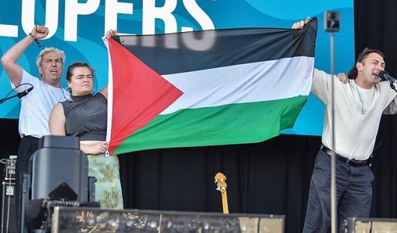 Irish band kicked off stage for waving Palestinian flag during music festival