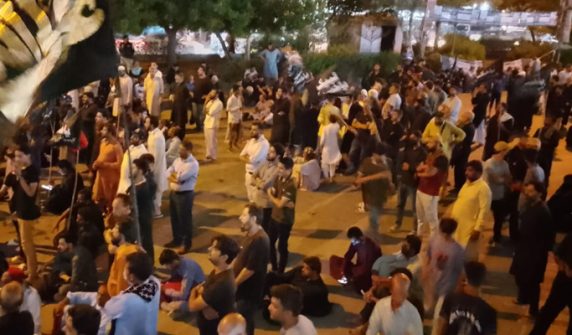 MWM march against ban on traveling to Karbala by land halted in Karachi
