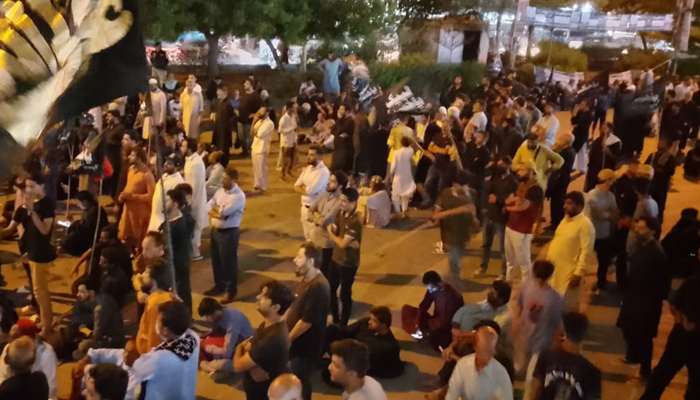 MWM march against ban on traveling to Karbala by land halted in Karachi