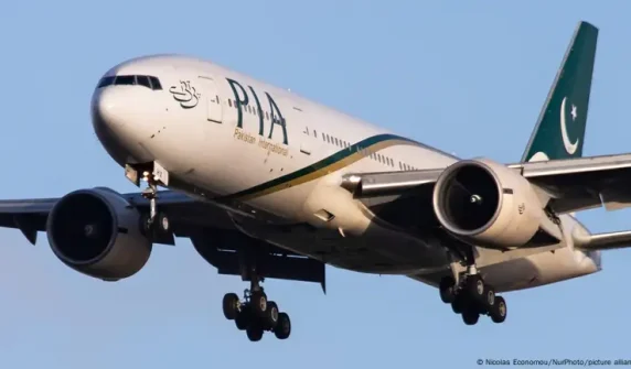 National airline plane that suffered technical failure in Paris recovered