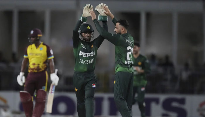 Nawaz takes 3 wickets in one over,