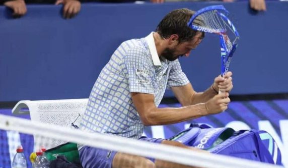 Russian player loses temper after losing in first round of US Open