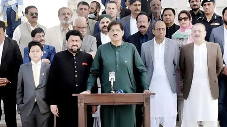 Sindh Chief Minister visited the Quaid-e-Azam's shrine and hoisted the national flag