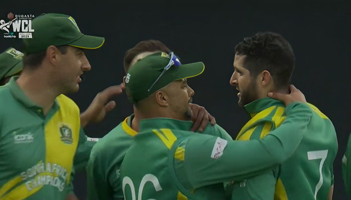 South Africa beats Australia by one run to qualify for final