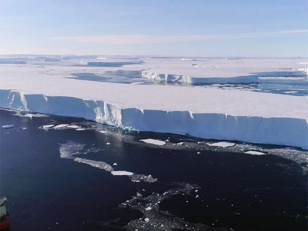 The ice sheet in West Antarctica is on the verge of collapse!