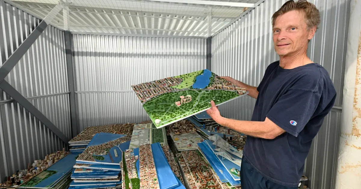 Truck driver builds model of New York City from pieces of wood in 21 years