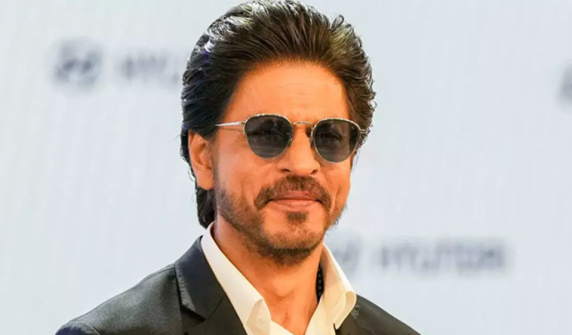 Who is Shah Rukh Khan's college junior who played his mother in a film?