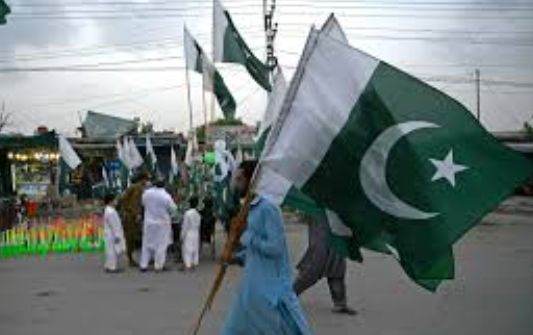 Why is Pakistan's Independence Day celebrated on August 14, when independence was declared on August 15?