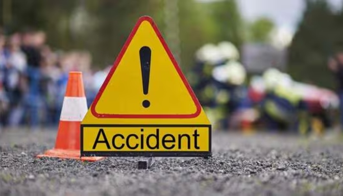 vehicle collides with stationary truck in Rajasthan