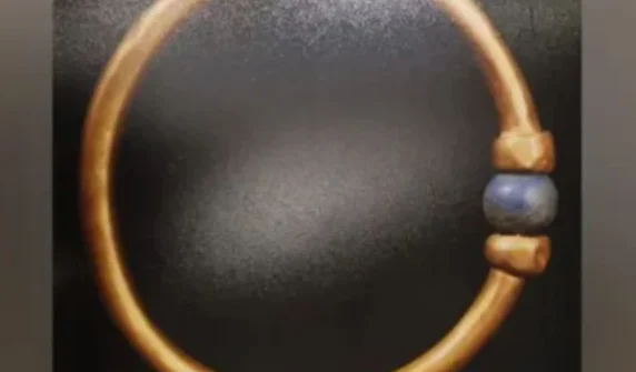 3,000-year-old gold bracelet from the Pharaoh's era