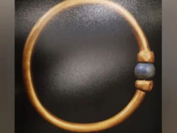 3,000-year-old gold bracelet from the Pharaoh's era